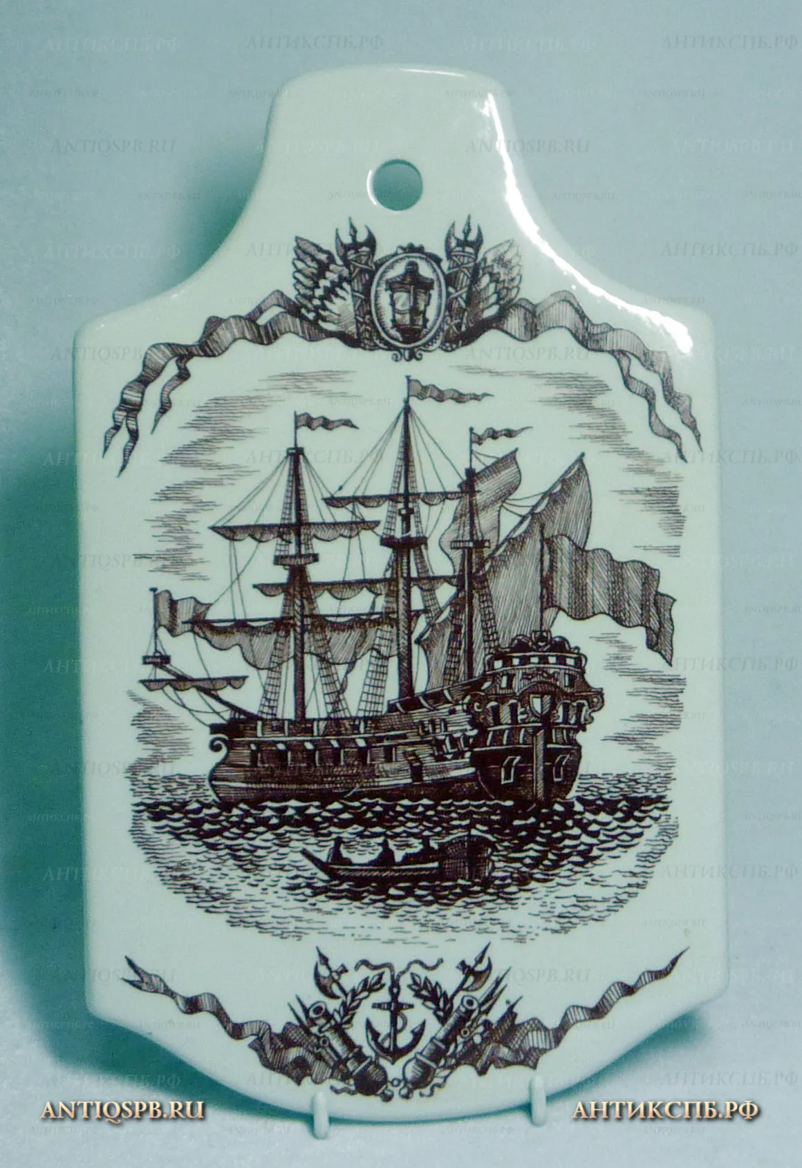 Доска сырная фарфоровая. ЛОЗ. Вт. пол. ХХ века. СССР. №15538