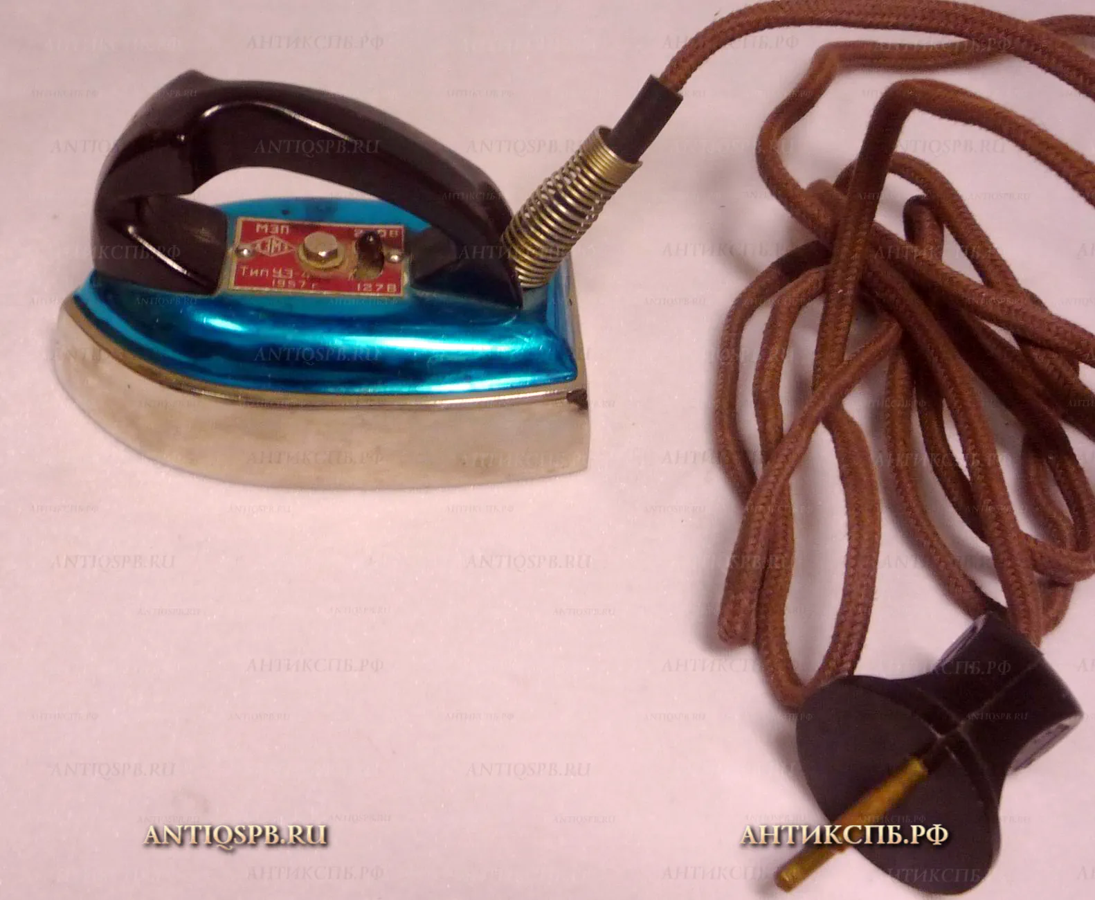 Миниатюрный дорожный утюг "УЗ-4". Завод ХЭМЗ. СССР. 1960-е гг. №15540