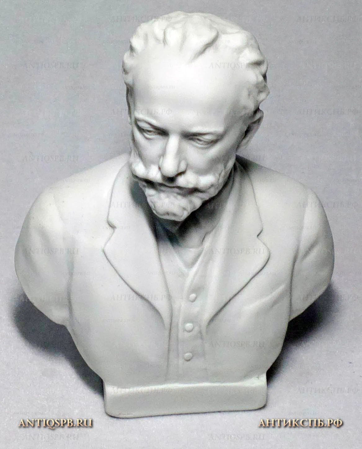 Бюст фарфоровый "П. И. Чайковский". ЛЗФИ. СССР. Сер. ХХ века. №16377