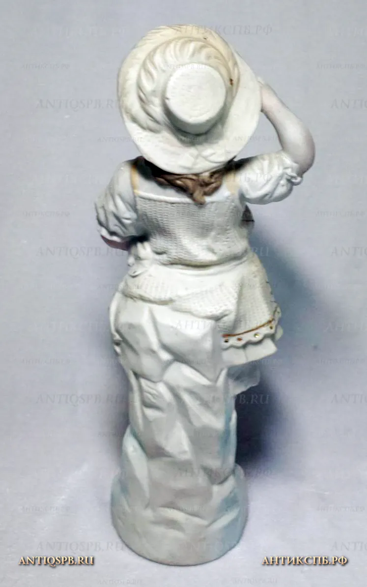 Статуэтка фарфоровая старинная "Девочка". Европа. Нач. ХХ века. №17618