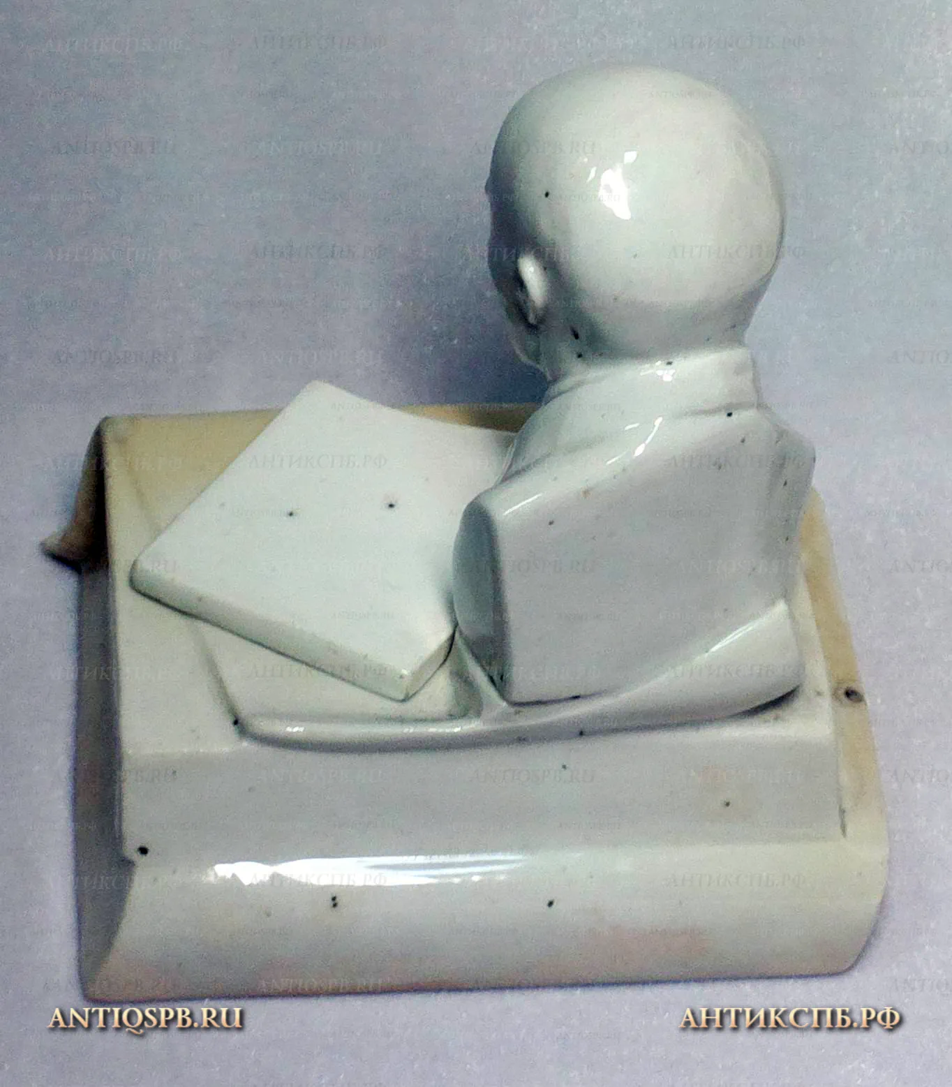 Чернильница фарфоровая "Бюст Ленина". СССР. Перв. пол. ХХ века. Государственный Ленинградский Фарфоровый Завод.№17911