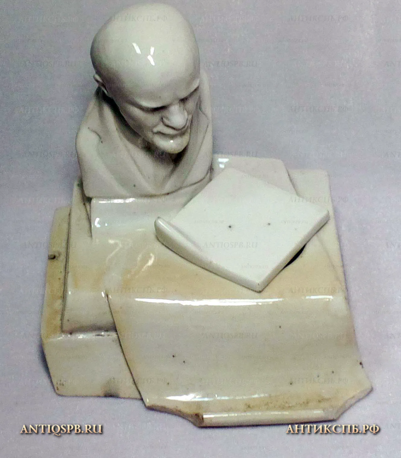 Чернильница фарфоровая "Бюст Ленина". СССР. Перв. пол. ХХ века. Государственный Ленинградский Фарфоровый Завод.№17911